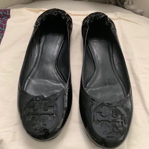 Tory Burch Black patent leather Revas size 10